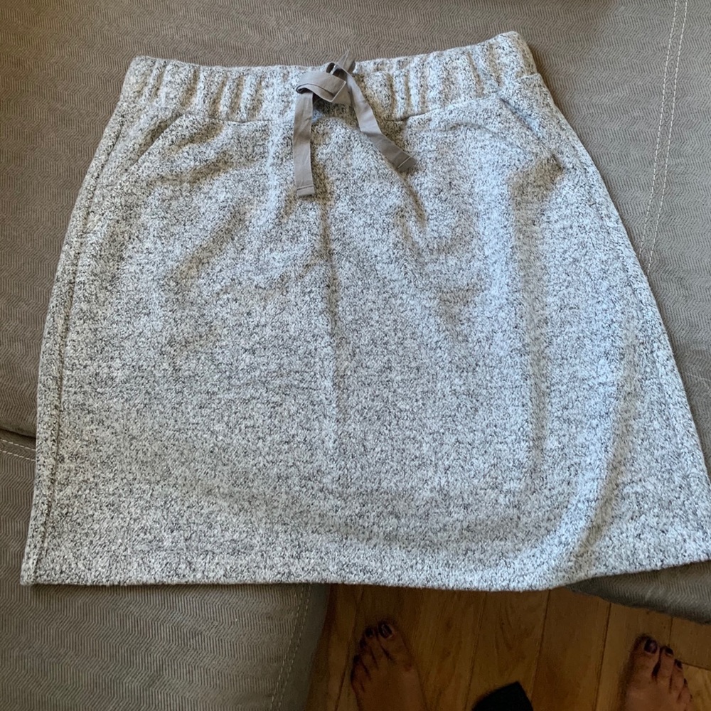 LOFT Gray with black speckles flannel skirt